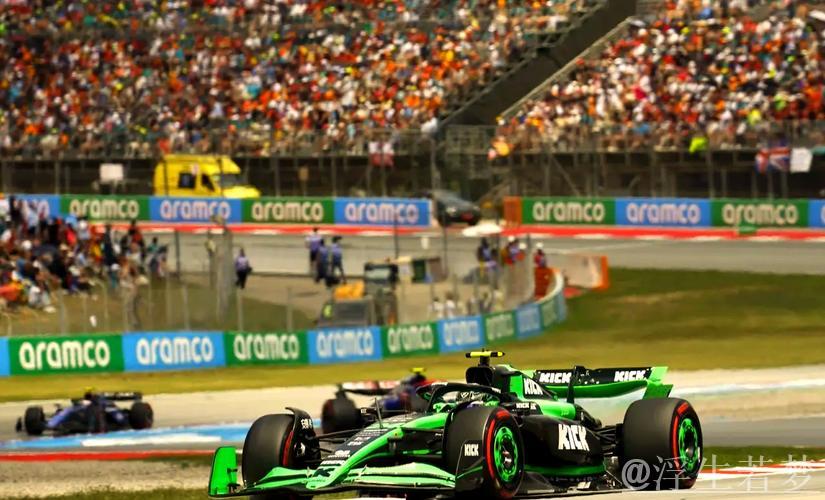 维斯塔潘遗憾无缘年度总冠军,却提前加冕五冠王荣耀 维斯塔潘遗憾无缘年度总冠军,却提前加冕五冠王荣耀